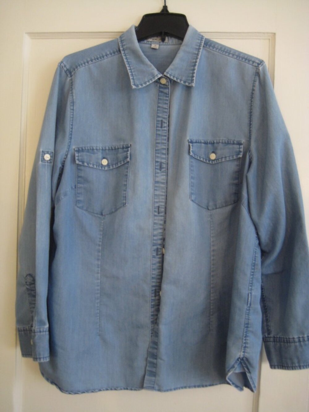 LADY'S SIZE 1X LONG SLEEVED COTTON POLY BLUE CHAMBRAY SHIRT by PER SE